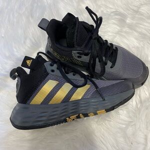 Adidas Kids Black and Gold Sneakers